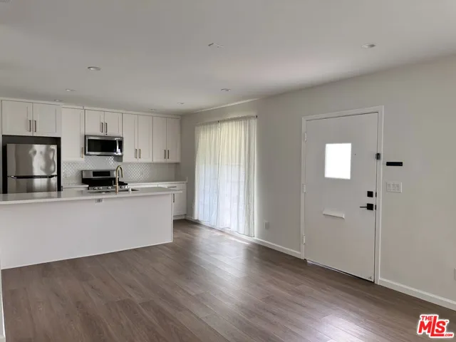 1104 S Hudson Avenue, Los Angeles, California 90019