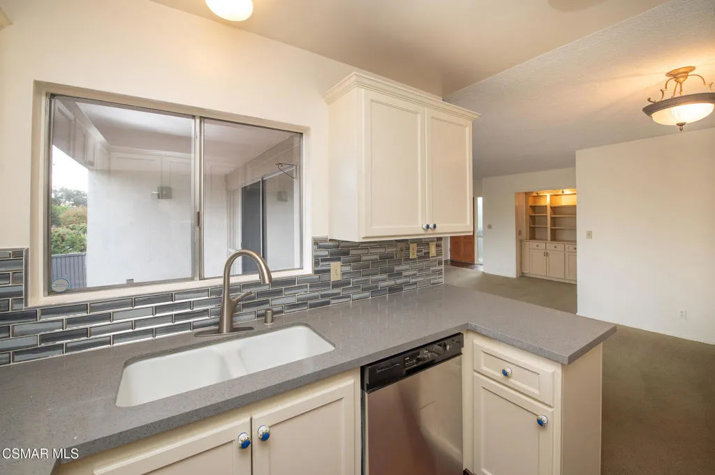 5300 Fairview Boulevard 25, Los Angeles, California 90056 home-pic-9