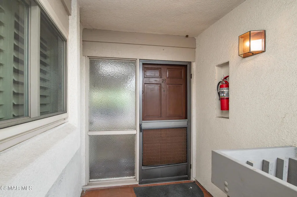 5300 Fairview Boulevard 25, Los Angeles, California 90056 home-pic-1