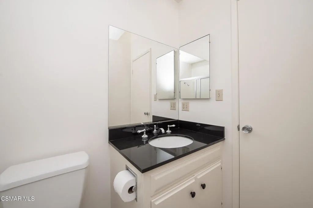 5300 Fairview Boulevard 25, Los Angeles, California 90056 home-pic-14