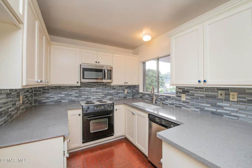 5300 Fairview Boulevard 25, Los Angeles, California 90056 home-pic-8