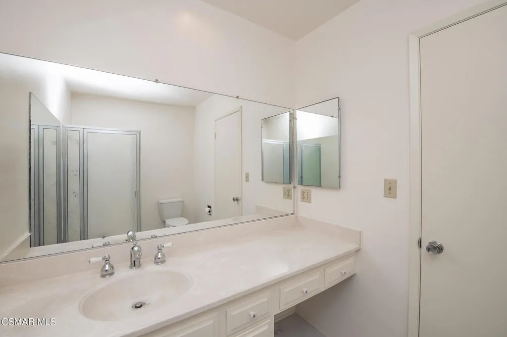 5300 Fairview Boulevard 25, Los Angeles, California 90056 home-pic-17