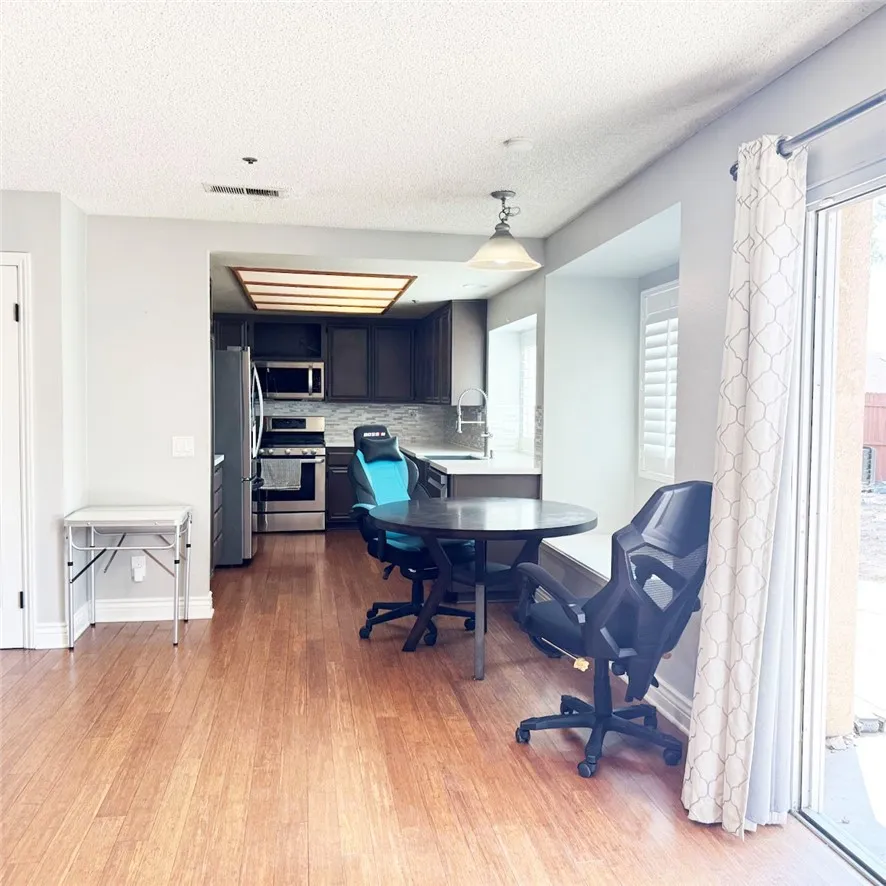 7372 Oleander, Fontana, California 92336 home-pic-9