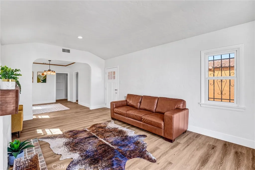8943 S Hobart, Los Angeles, California 90047 home-pic-7
