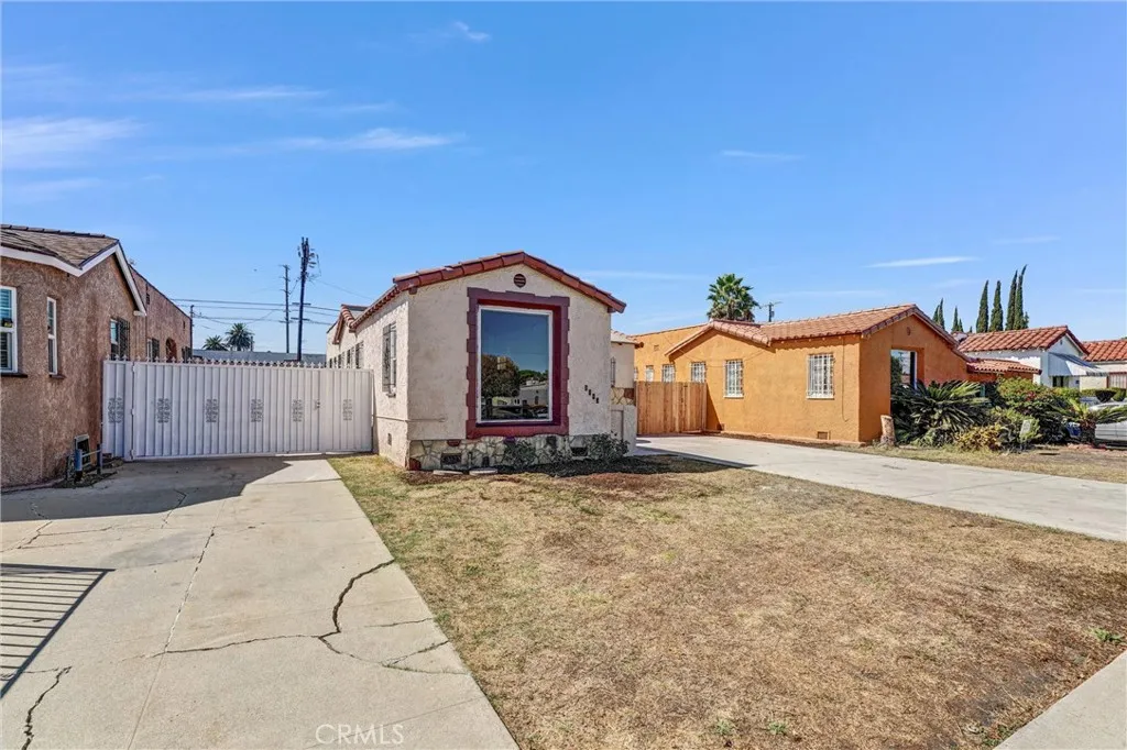 8943 S Hobart, Los Angeles, California 90047 home-pic-3