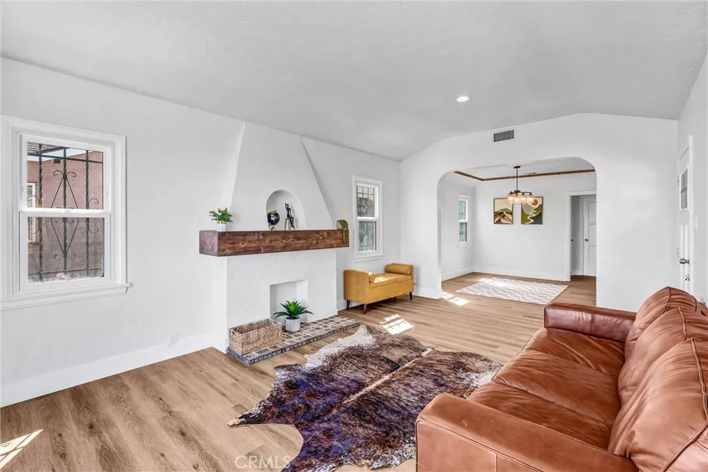 8943 S Hobart, Los Angeles, California 90047 home-pic-6