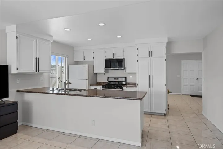 Kitchen & Dining 2