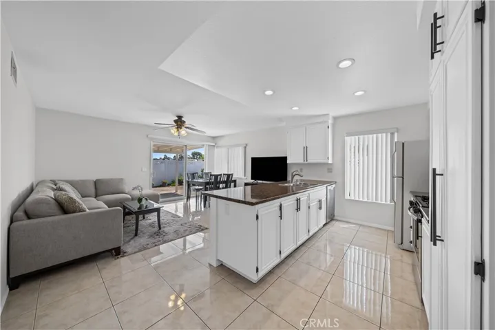 Kitchen & Dining 1