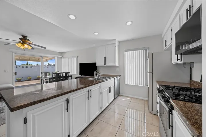Kitchen & Dining 3