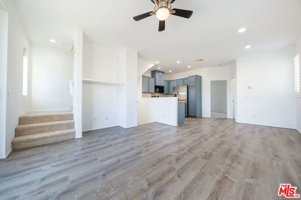 14661 Sherman Way, Van Nuys, California 91405 home-pic-11