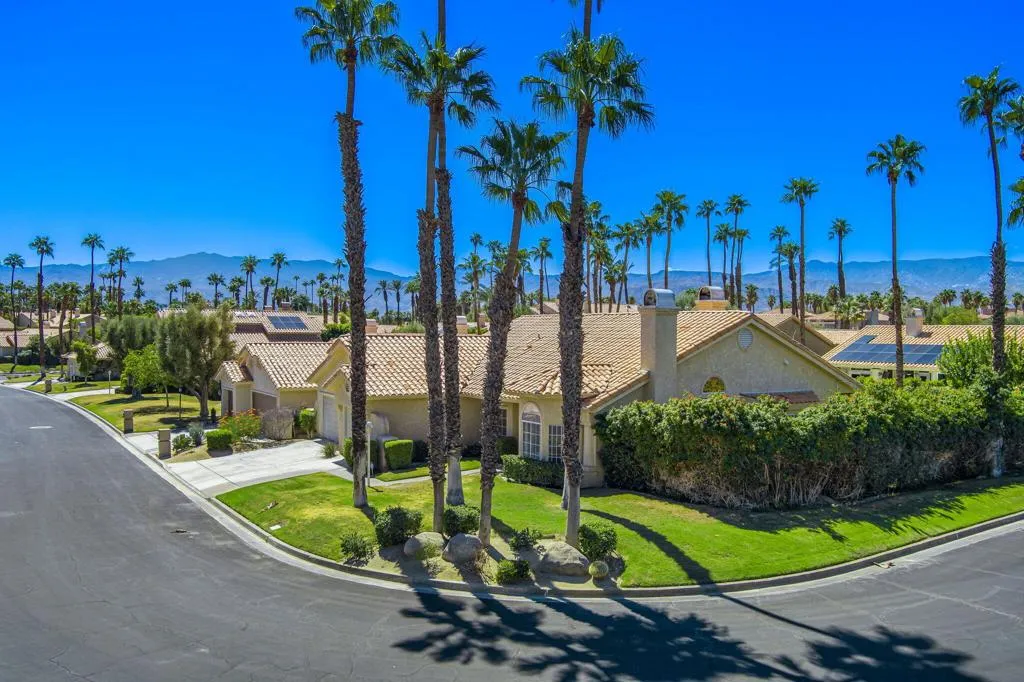 407 Cypress Point Drive, Palm Desert, California 92211 home-pic-3