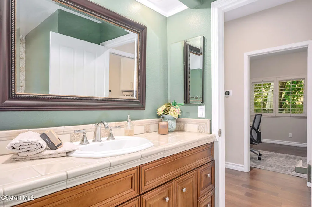 5567 Spring Hill Court, Westlake Village, California 91362 home-pic-22