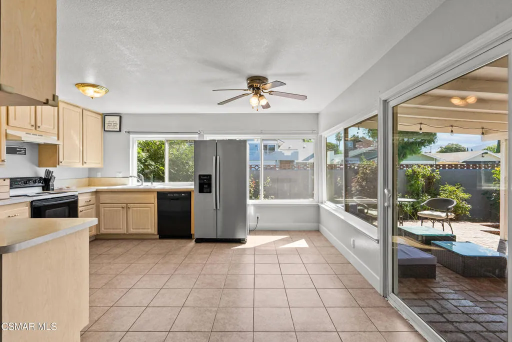 3998 E Celia Court, Simi Valley, California 93063 home-pic-19