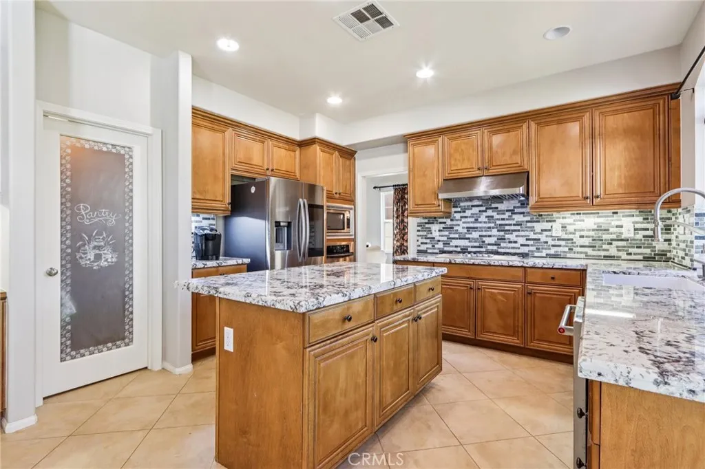 34213 Clovis Way, Wildomar, California 92595 home-pic-7