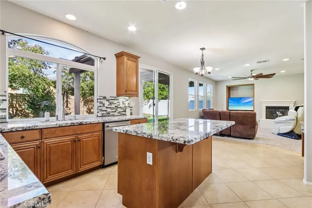 34213 Clovis Way, Wildomar, California 92595 home-pic-10