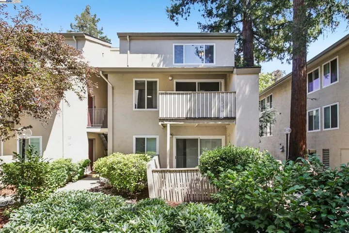 2716 Oak Rd 117, Walnut Creek, California 94597