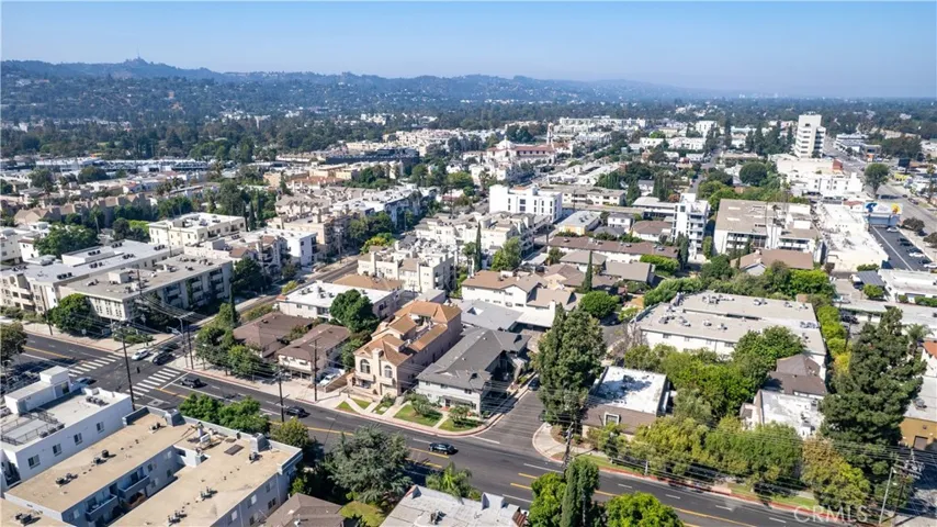 10602 Landale Street, Toluca Lake, California 91602