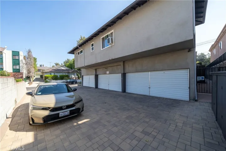 10602 Landale Street, Toluca Lake, California 91602