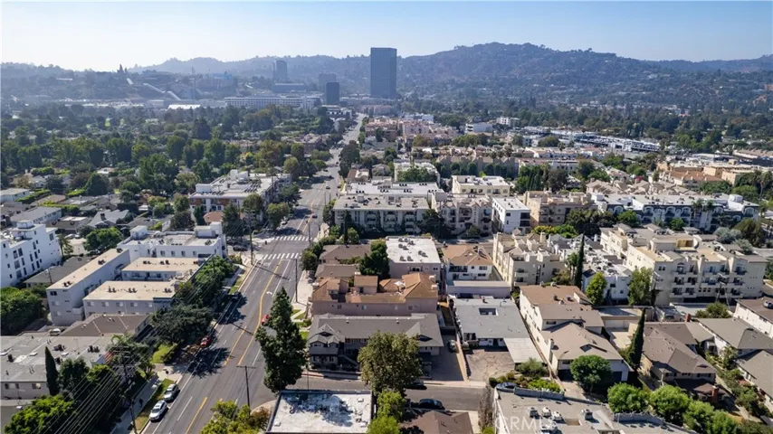 10602 Landale Street, Toluca Lake, California 91602