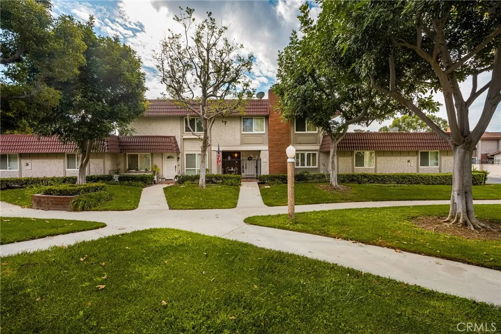 6837 Amelia, Cypress, California 90630 home-pic-1