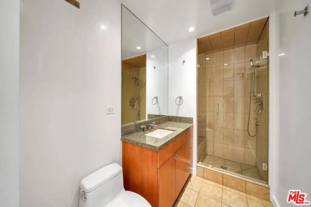 2220 Avenue Of The Stars 2004w, Los Angeles, California 90067 home-pic-23