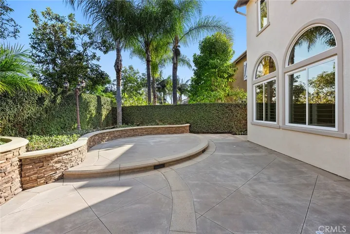 Spacious Concrete Decking