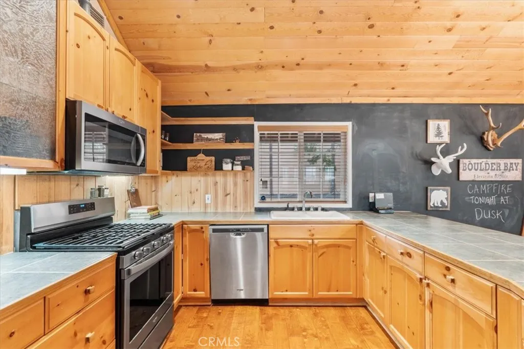 713 Los Angeles Avenue, Sugarloaf, California 92386 home-pic-8