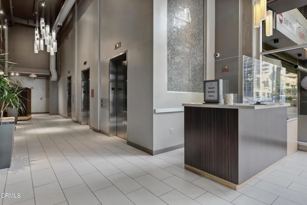 645 W 9th Street 200, Los Angeles, California 90015 home-pic-25