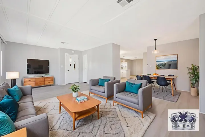 StandingBear3924 - Living Room - Modern