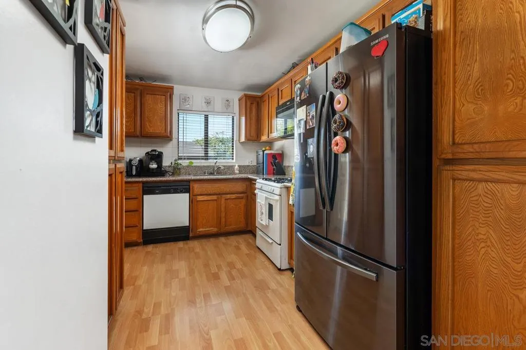 6028 Gaines St, San Diego, California 92110 home-pic-11