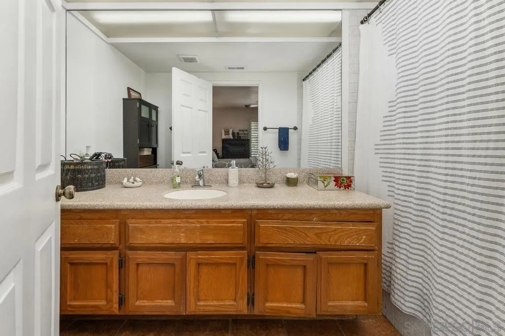 6028 Gaines St, San Diego, California 92110 home-pic-16