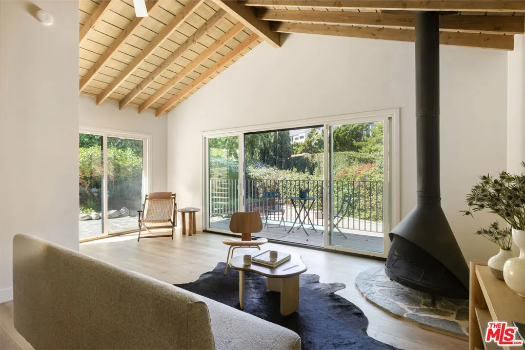 3815 Chanson Drive, View Park, California 90043 home-pic-32