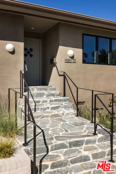 3815 Chanson Drive, View Park, California 90043 home-pic-1