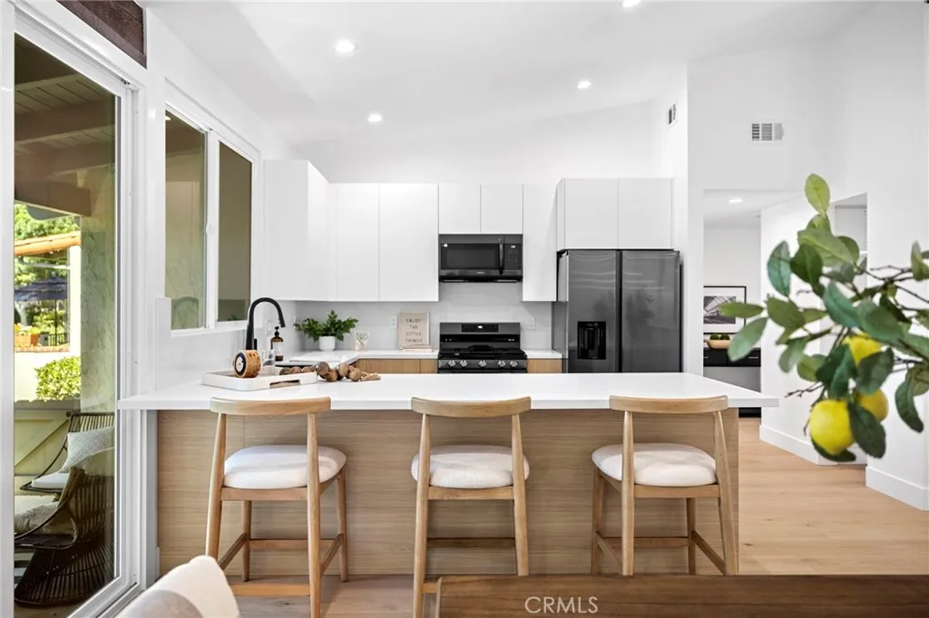 558 Vista Flora, Newport Beach, California 92660 home-pic-5