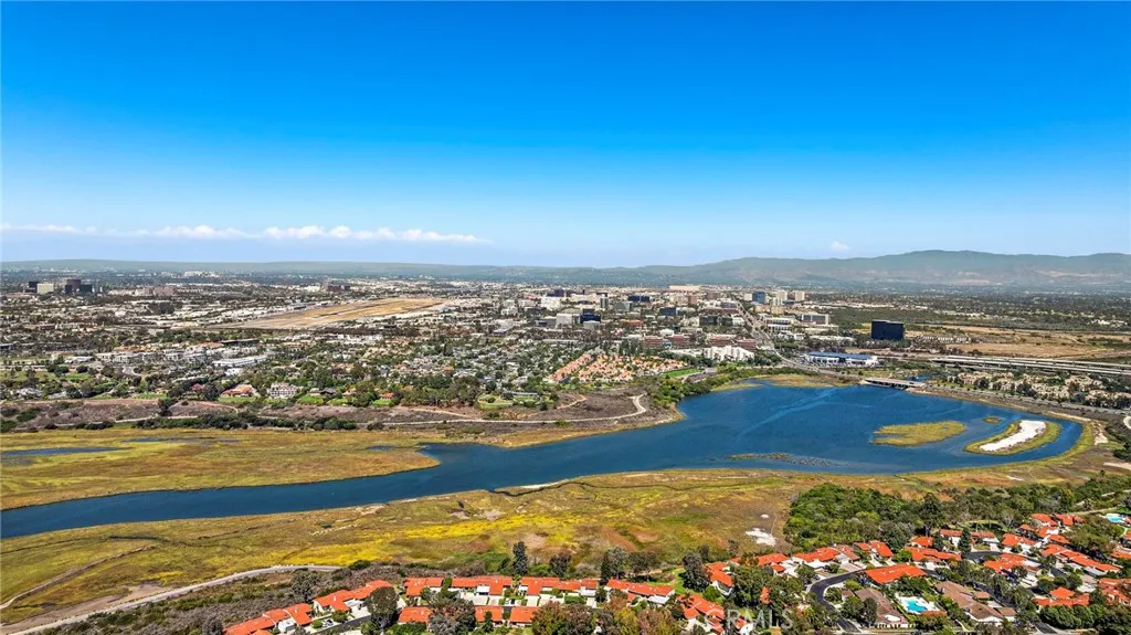 558 Vista Flora, Newport Beach, California 92660 home-pic-29