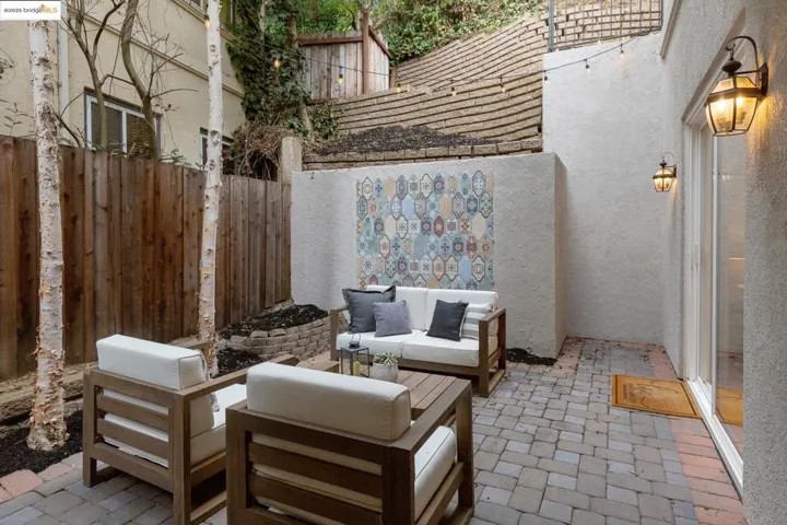 5555 Moraga Ave, Oakland, California 94611