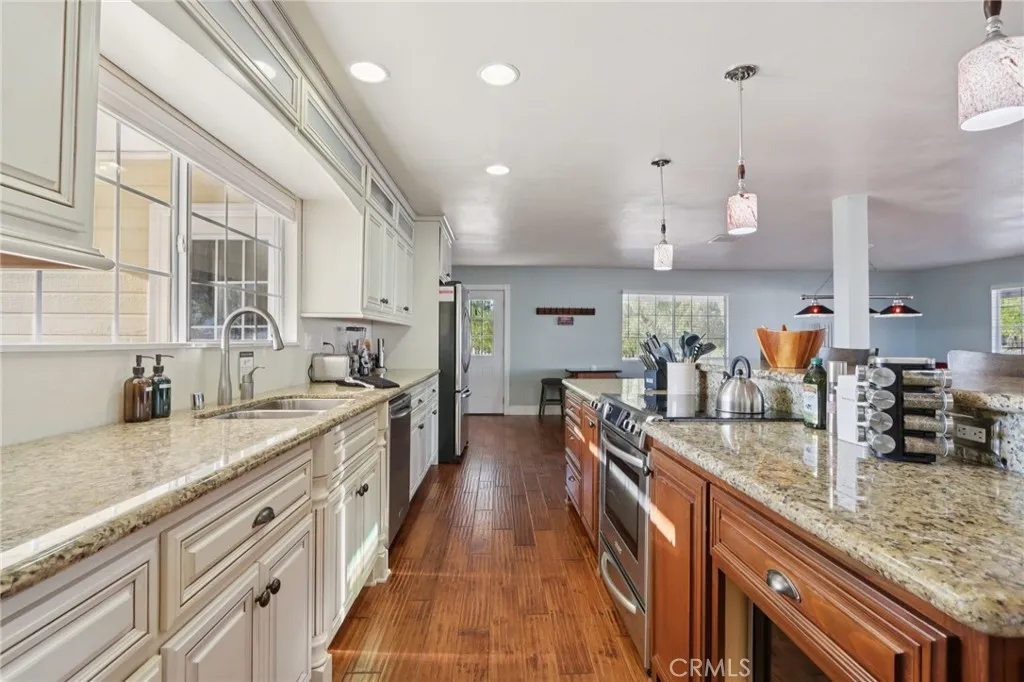 34325 Loi, Temecula, California 92592 home-pic-10