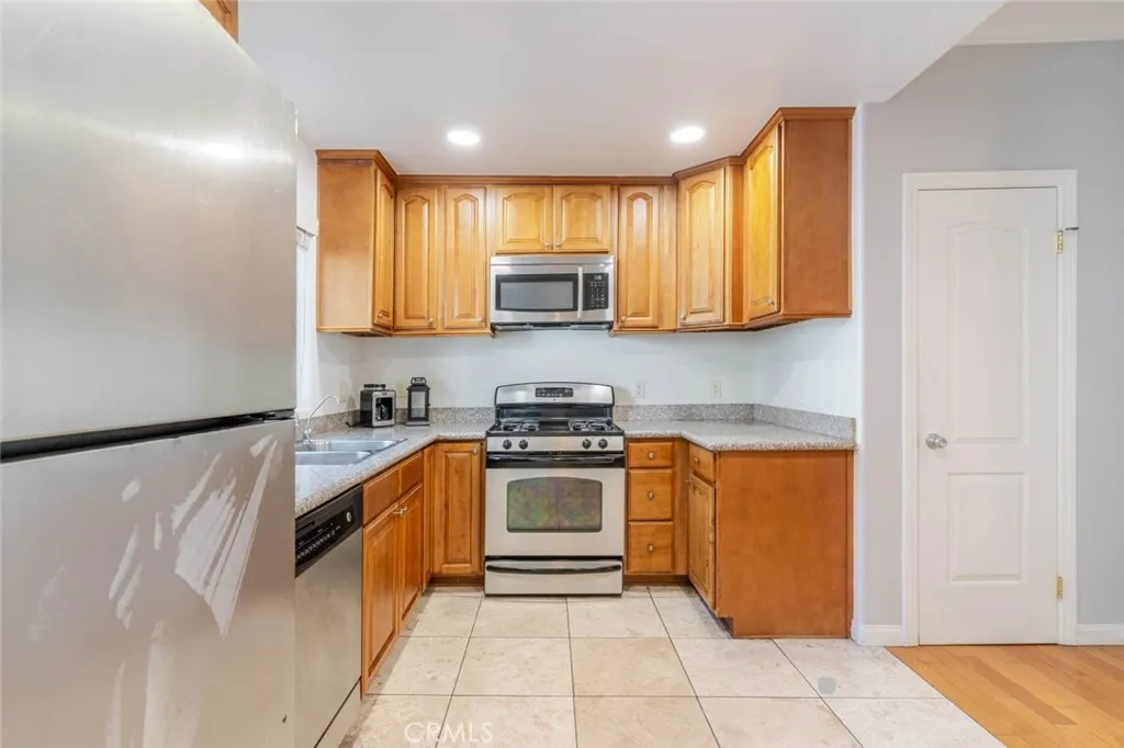 15053 Victory Boulevard 5, Van Nuys, California 91411 home-pic-11