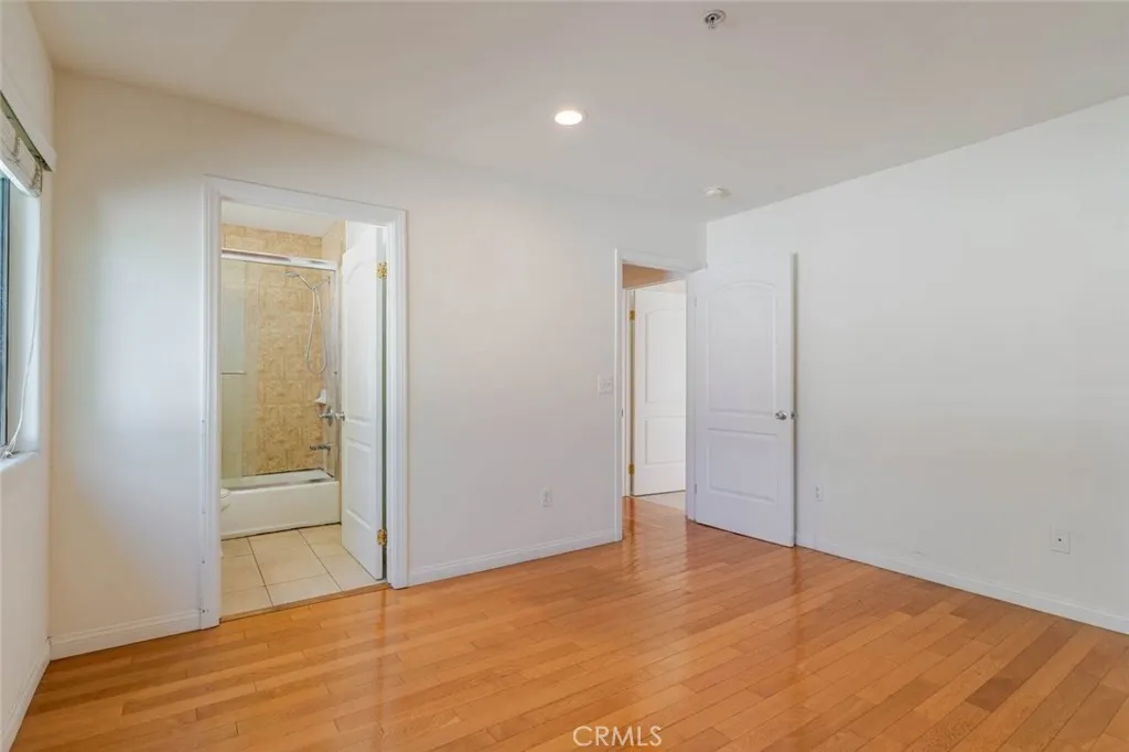 15053 Victory Boulevard 5, Van Nuys, California 91411 home-pic-15