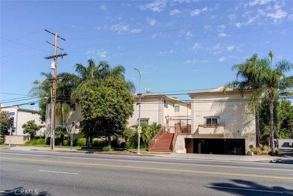 15053 Victory Boulevard 5, Van Nuys, California 91411 home-pic-1
