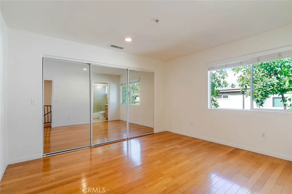 15053 Victory Boulevard 5, Van Nuys, California 91411 home-pic-14