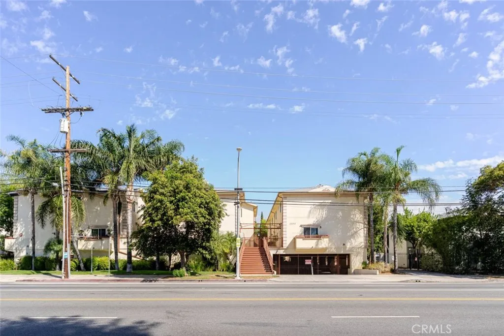 15053 Victory Boulevard 5, Van Nuys, California 91411 home-pic-0