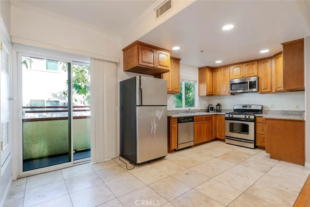 15053 Victory Boulevard 5, Van Nuys, California 91411 home-pic-7