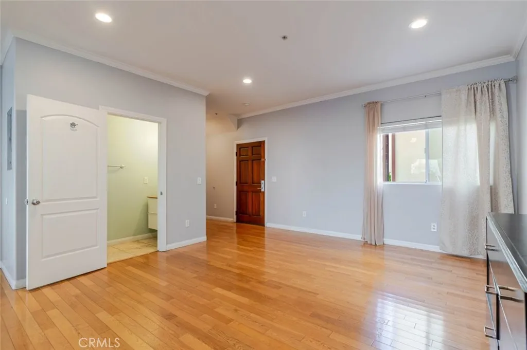 15053 Victory Boulevard 5, Van Nuys, California 91411 home-pic-5