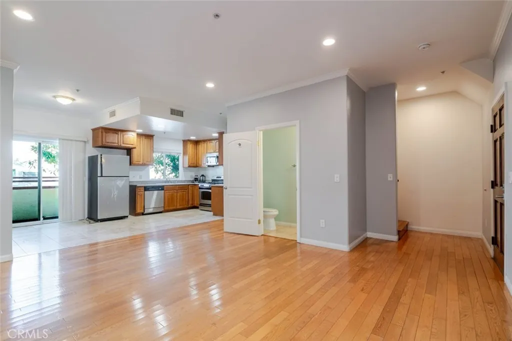 15053 Victory Boulevard 5, Van Nuys, California 91411 home-pic-4