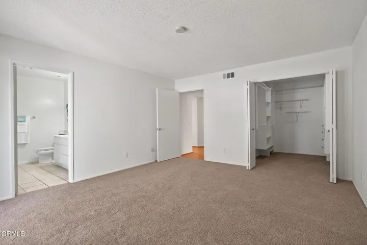 36-web-or-mls-022_UpmarketMedia_2255P-12