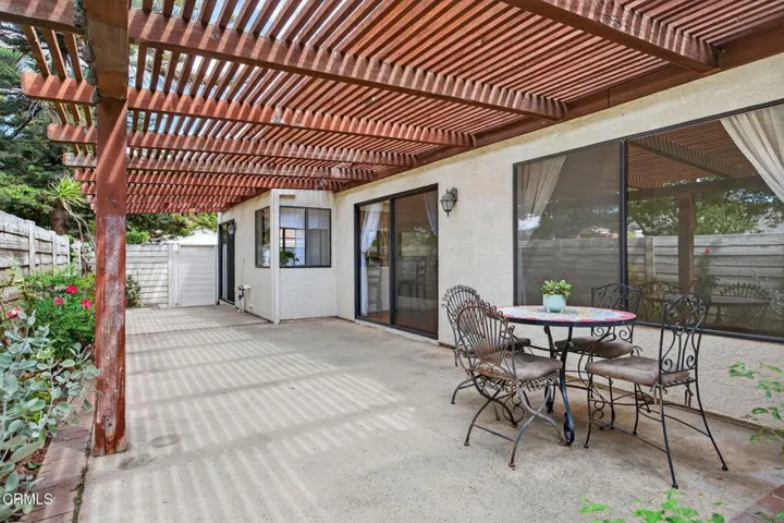 61-web-or-mls-037_UpmarketMedia_2255P-16