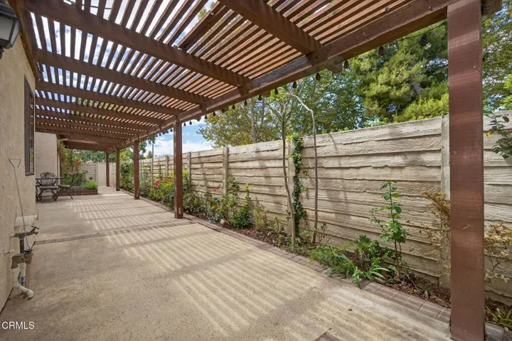 56-web-or-mls-032_UpmarketMedia_2255P-15