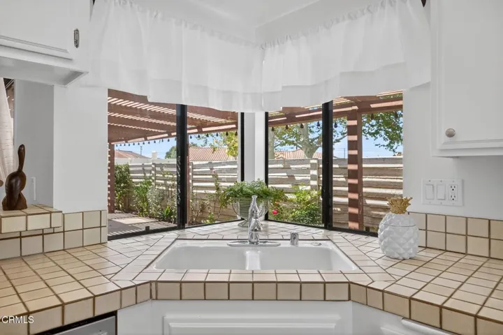 12-web-or-mls-072_UpmarketMedia_2255P-61