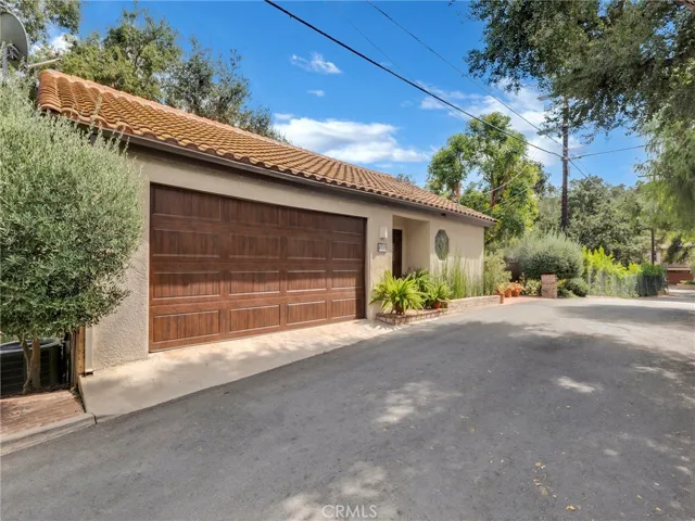 4322 Rosario Road, Woodland Hills, California 91364